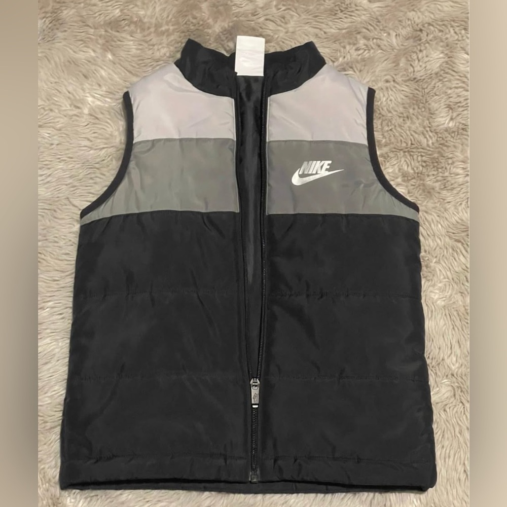 Nike size 7 Two-Tone Black and Gray Vest